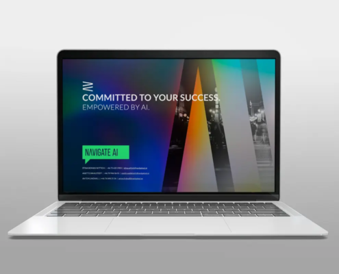 Bild på Navigate AI:s hemsida placerad på en laptop